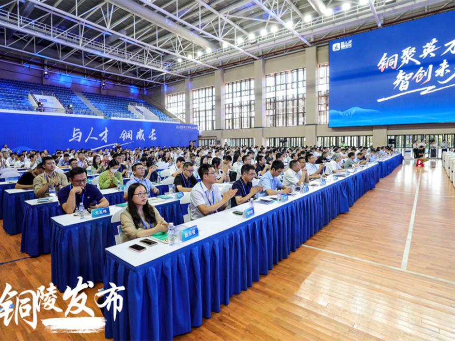 領(lǐng)軍人才獲聘產(chǎn)業(yè)教授 智匯銅都助推綠色發(fā)展 ——文川環(huán)保總經(jīng)理黃言歡受聘為安徽工業(yè)職業(yè)技術(shù)學(xué)院產(chǎn)業(yè)教授